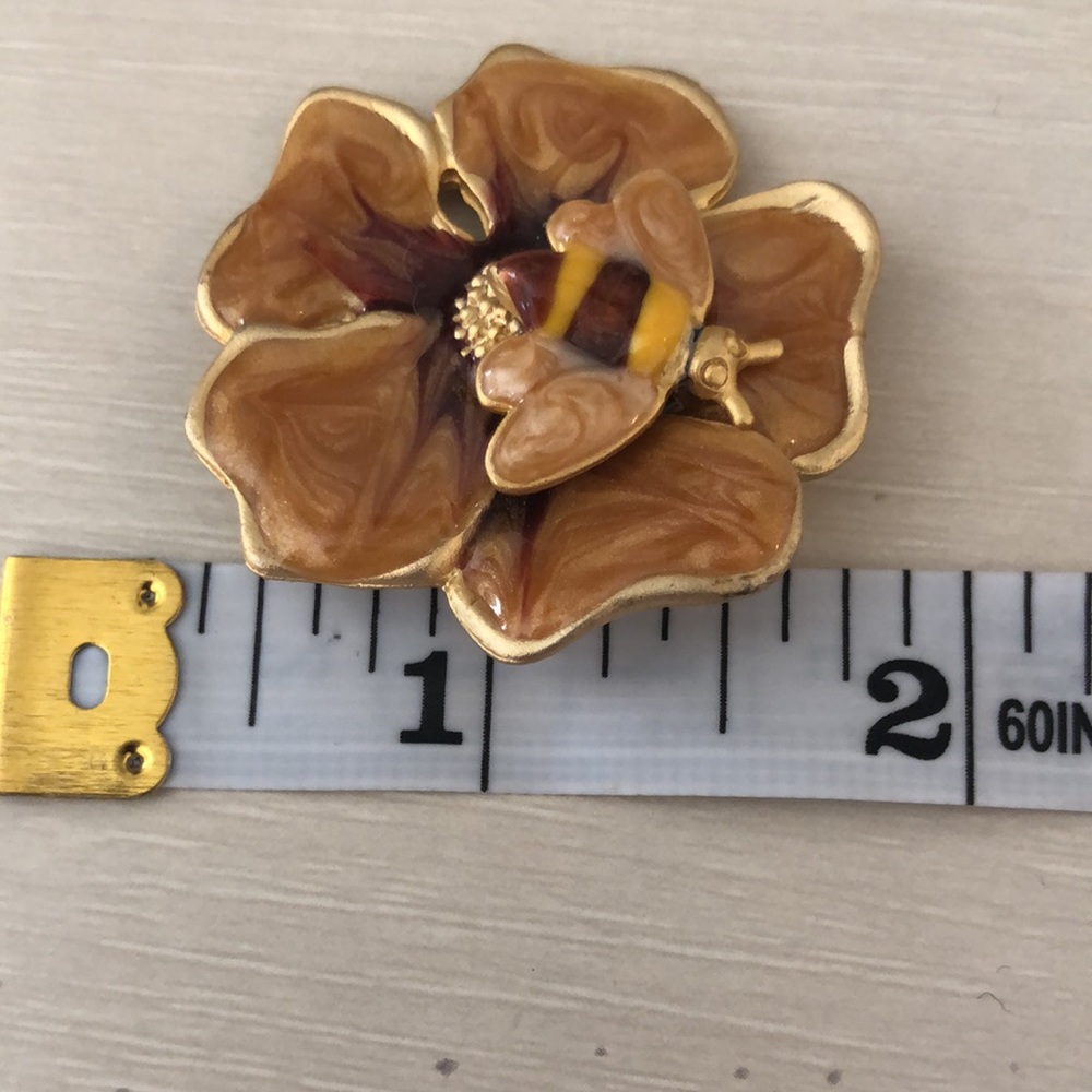 Enamel pin - Picture 5 of 5